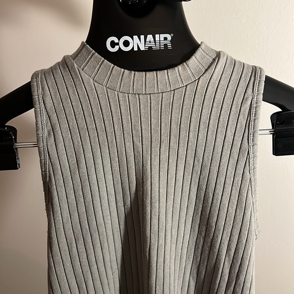 Vince Sleveless Mock Neck top - Picture 3 of 5